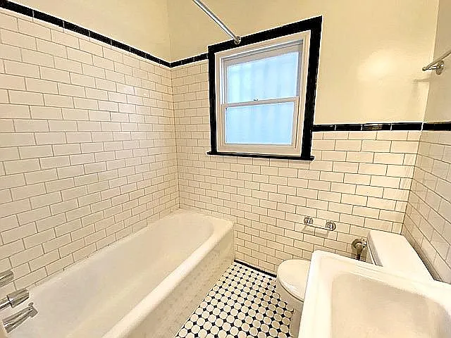 920 N Hoover St #B — Photo 17
