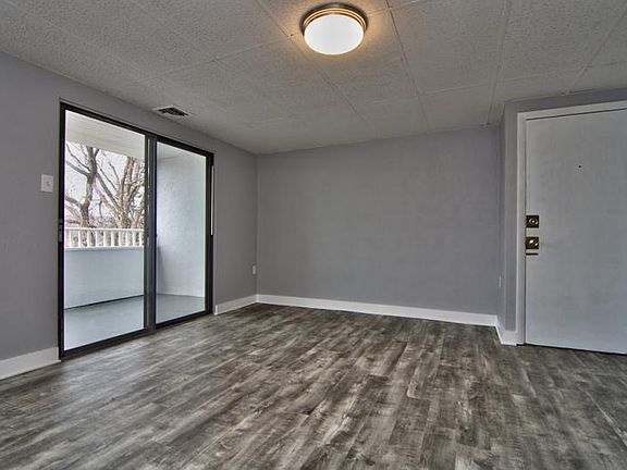 4th image of 100 Parkway Blvd APT 12