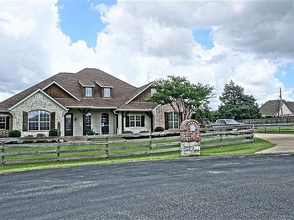 3rd image of 11560 Laurel Oaks Cir