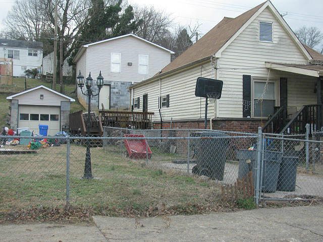2nd image of 212 NE Oglewood Ave