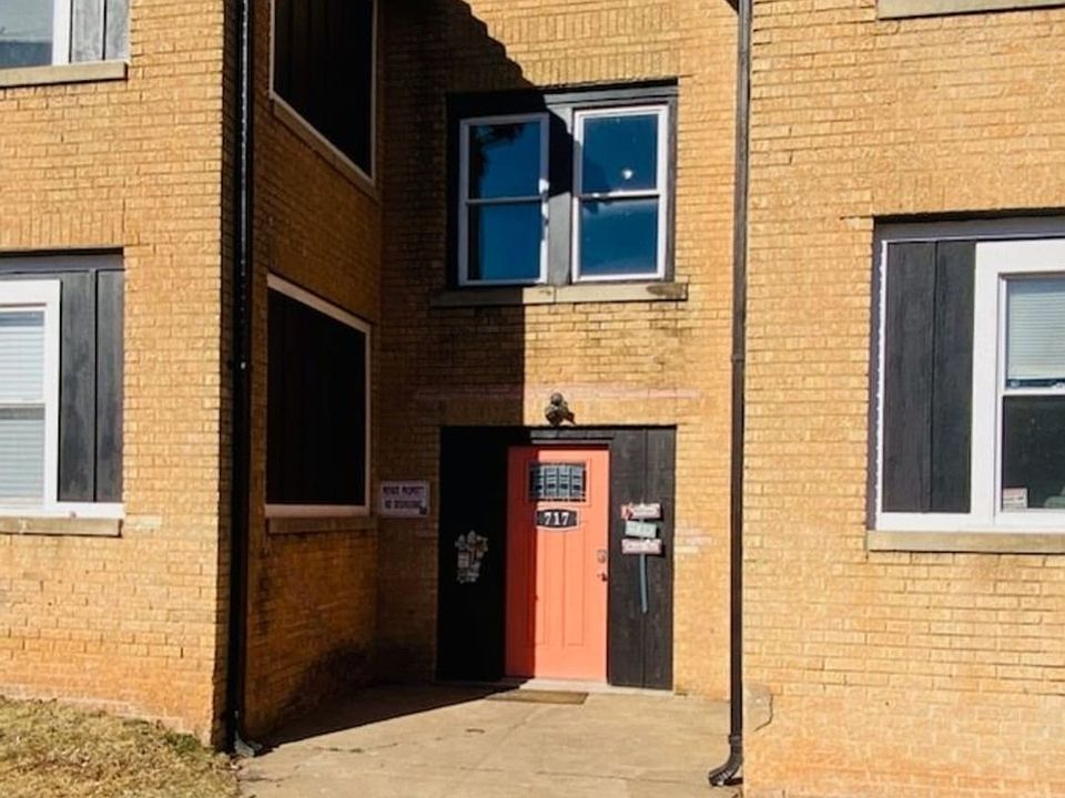 2nd image of 717 Culbertson Dr APT A