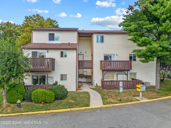 52 Timber Ridge Dr, Staten Island, NY 10306