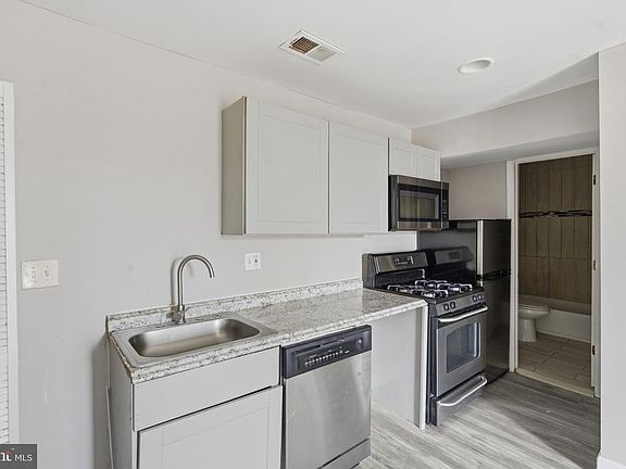 3rd image of 4001 1st St SE