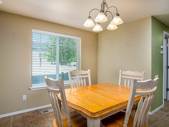 3rd image of 607 SE 14th Ave