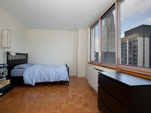 5th image of 235 E 40th St APT 37D