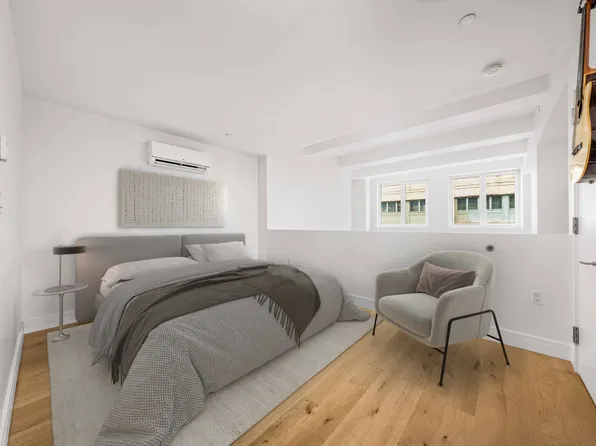 42-02 Crescent Street image 9 of 19