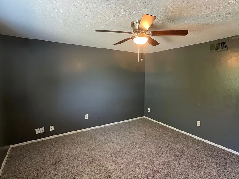 2614 Elwood Dr — Photo 28