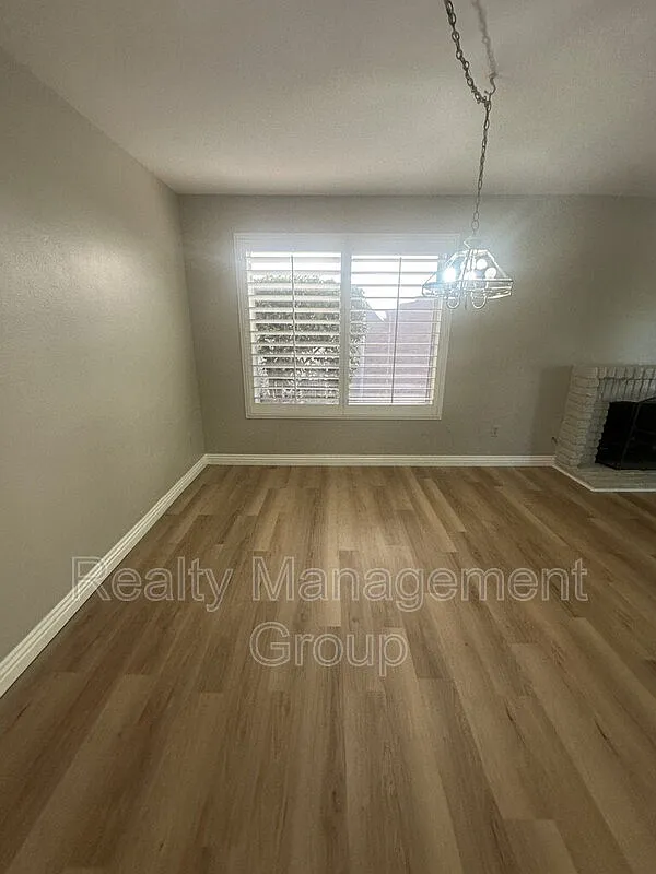 2 bed, 2.0 bath, 1431 sqft, $3,400 — Photo 3