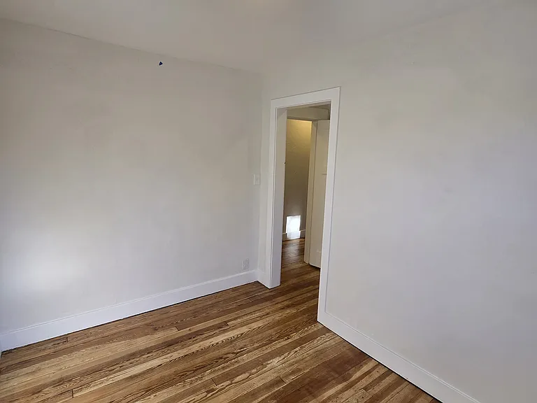 44 Waverly Ave — Photo 16