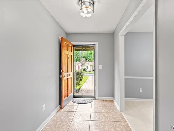 3rd image of 1700 21st St E