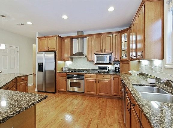 5th image of 2626 W Lake Ave