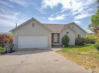 313 Peach Avenue, Sunnyside, WA 98944
