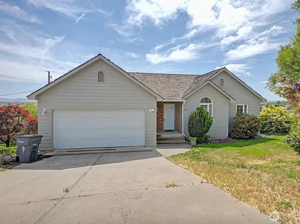 313 Peach Avenue, Sunnyside, WA 98944