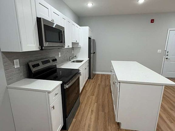 5th image of 8 Lake St Floor 2