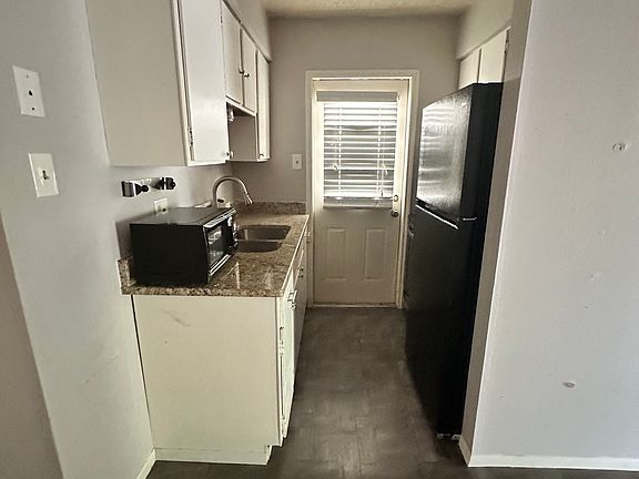 5th image of 1719 W Kings Hwy #17