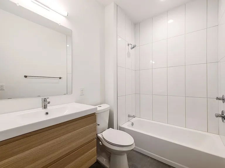 2104 Columbia Cv #B — Photo 17