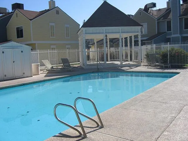 1970 N Hartford St #25 — Photo 25