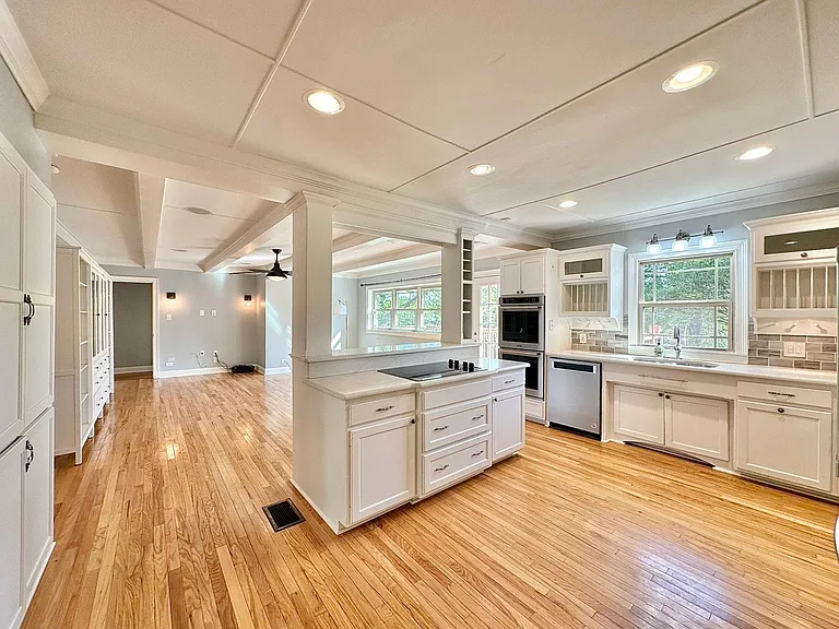 802 Hamvasy Ln — Photo 19