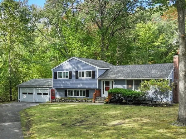 324 Nashoba Rd, Concord, MA 01742
