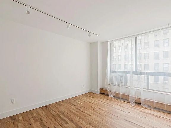 5th image of 50 Avenue A APT 5C