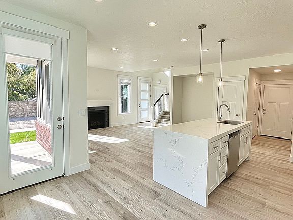 4th image of 3567 S Sedgewick Ct
