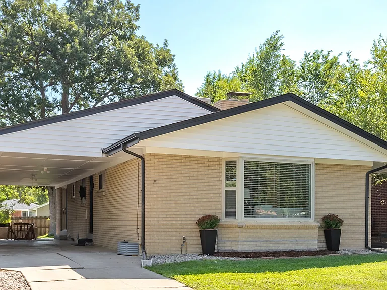 1532 S Grape St — Photo 2
