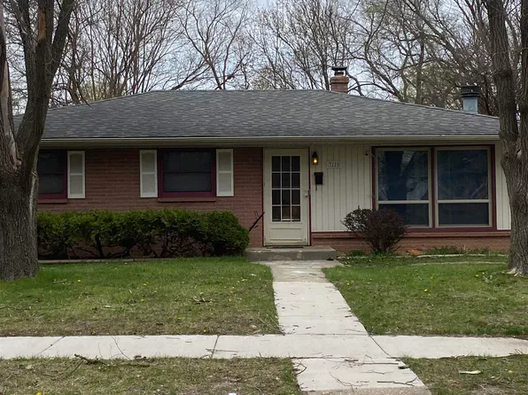 3220 Seward Ave, Rockford, IL 61108