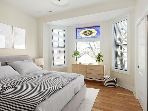 3rd image of 1405 1/2 W Belden Ave #2