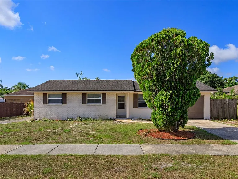 131 Langston Dr — Photo 1