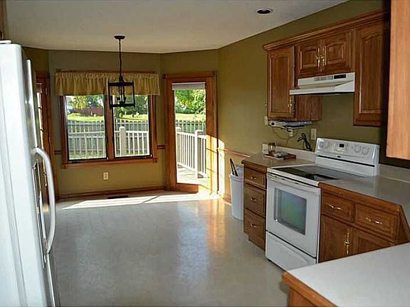 4th image of 318 Carol Ct