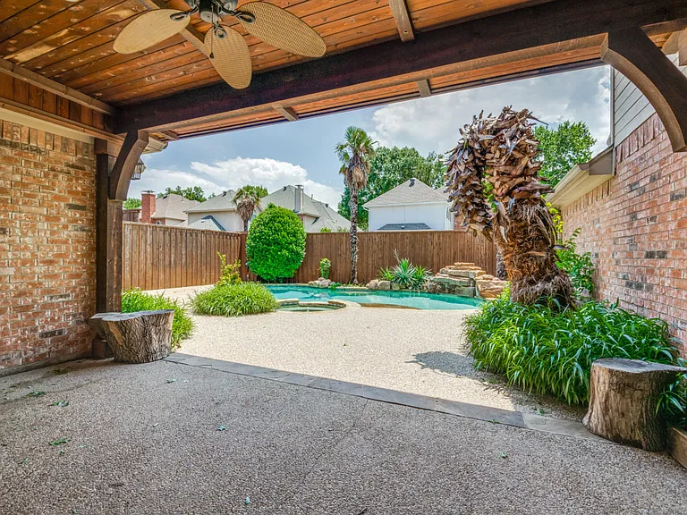 6428 Glenhollow Dr — Photo 36