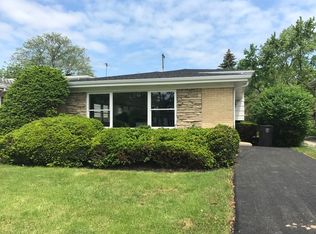 5114 Golf Rd, Skokie, IL 60077