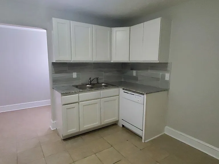 222B Woodrow St — Photo 5