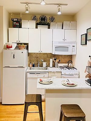 5th image of 231 E 50th St #9