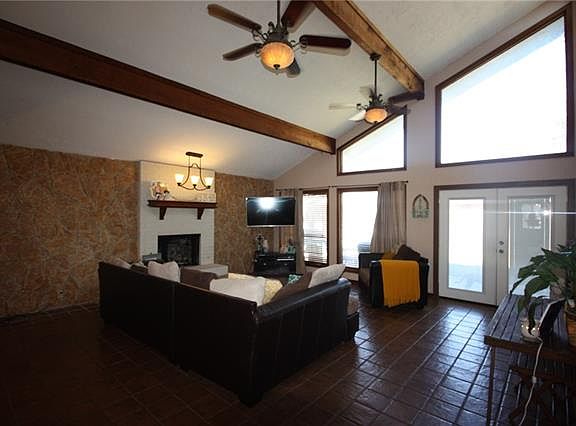 3rd image of 1907 Everglade Ct