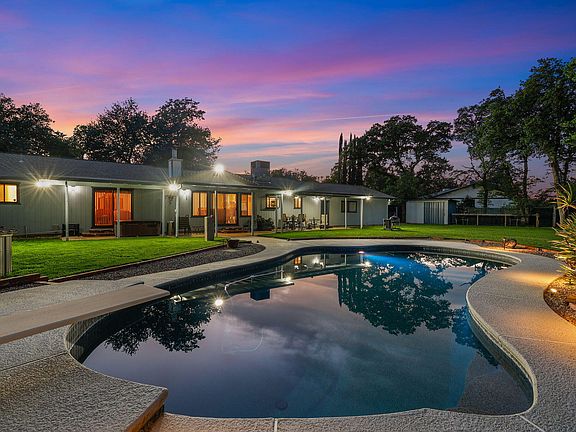 4th image of 7501 Fiesta Way