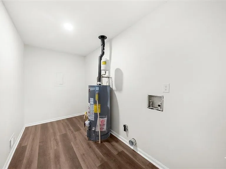 3022 Hillwood Dr — Photo 14