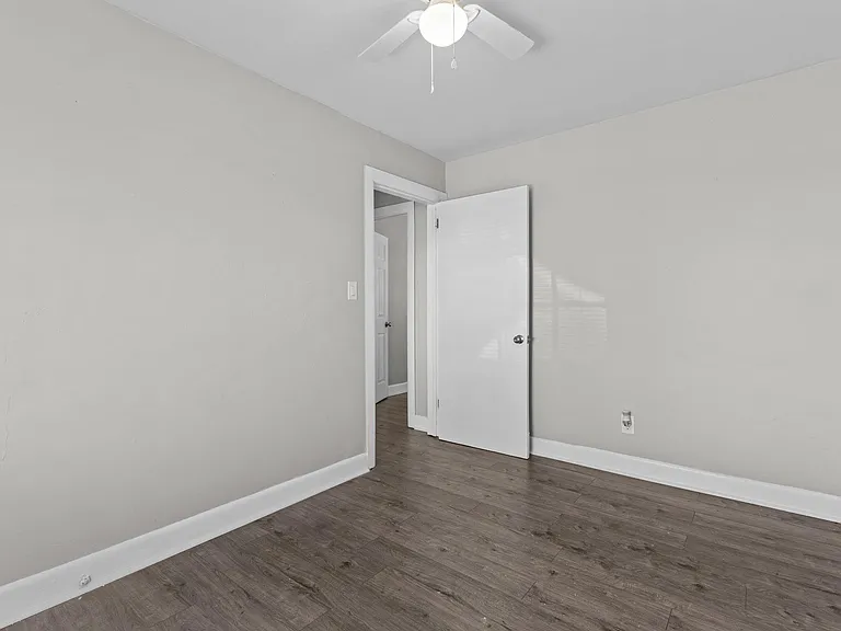 2101 Montclair Ave — Photo 19