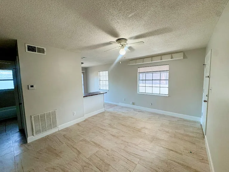 201 E Buchanon Ave #2 — Photo 3
