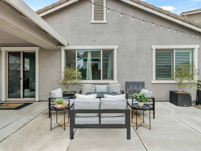 800 Daggerwing Ct — Photo 37