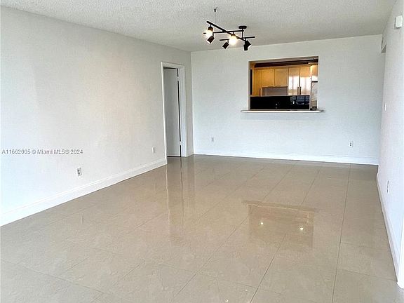 3rd image of 20860 San Simeon Way APT 301-6