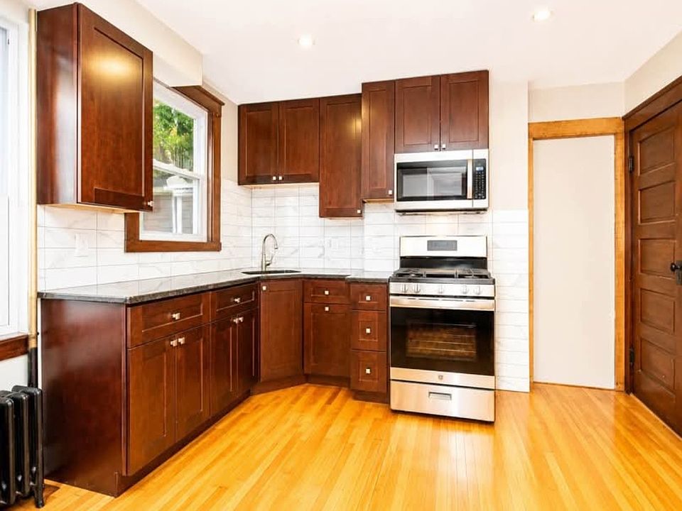 1st image of 39 19th St #1