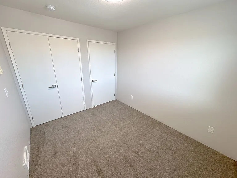 5641-5643-5645-5 N Hills Dr — Photo 21