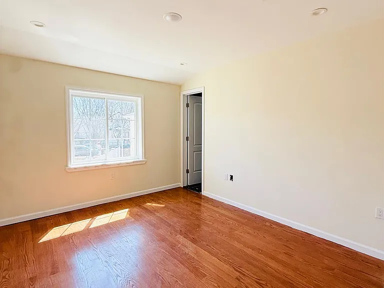 13922 Lakewood Ave #2F — Photo 8