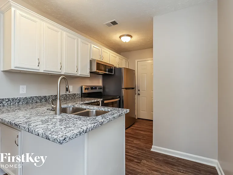 317 Cedar Park Cir — Photo 5