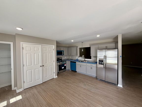 4th image of 1238 Masters Ln #B