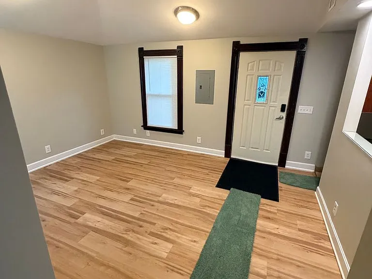 909-911 Connecticut — Photo 21