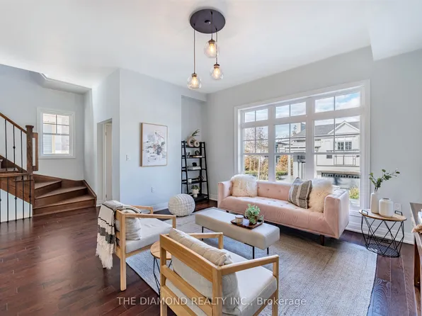 2122 Royal Gala Cir, Mississauga, ON L4Y 0H2