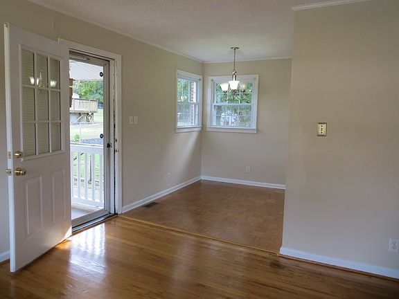 3rd image of 142 Capri Ct