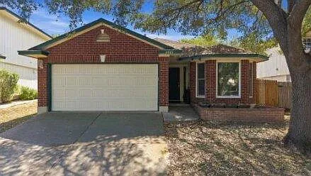 3 bed, 2.0 bath, 1299 sqft, $2,400 — Photo 2